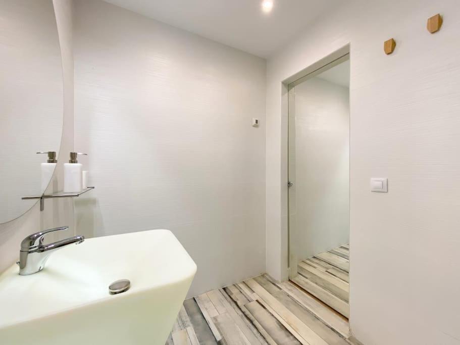 New Lavapies Spacious Flat, 2 Bedrooms And 2 Balconies Madri Exterior foto